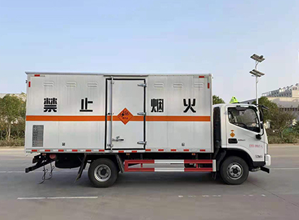 班玛爆破器材运输车